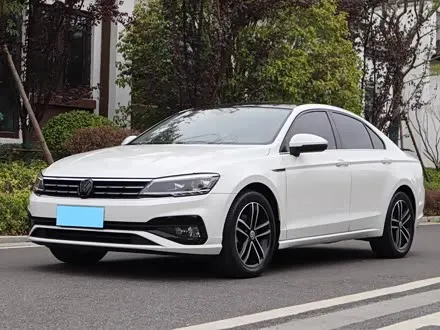 VOLKSWAGEN LAMANDO 2019