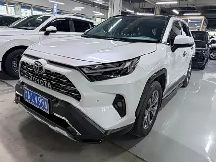 TOYOTA RAV4 2024