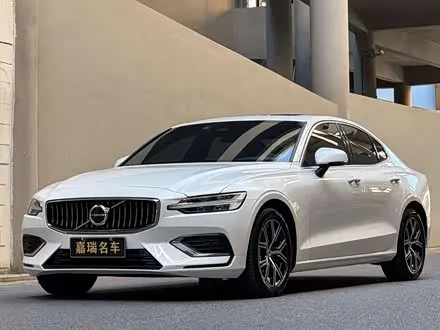 VOLVO S60 2025