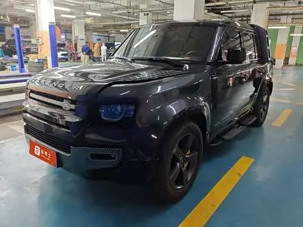 LAND ROVER DEFENDER 2024