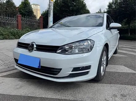 VOLKSWAGEN GOLF 2015 — 130 000 км, Китай — под ключ — фото 1