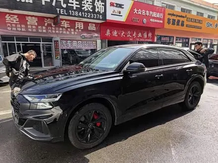 AUDI Q8 2021