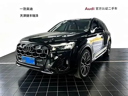 AUDI Q7 2025