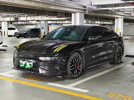 ZEEKR 001 2024