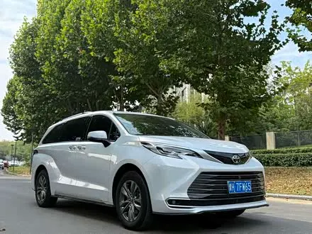 TOYOTA SIENNA 2026