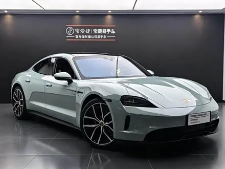 PORSCHE TAYCAN 2025