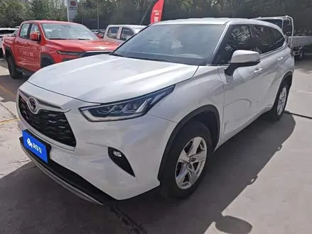 TOYOTA HIGHLANDER 2026