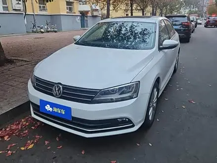 VOLKSWAGEN SAGITAR 2015