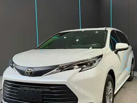 TOYOTA SIENNA 2024