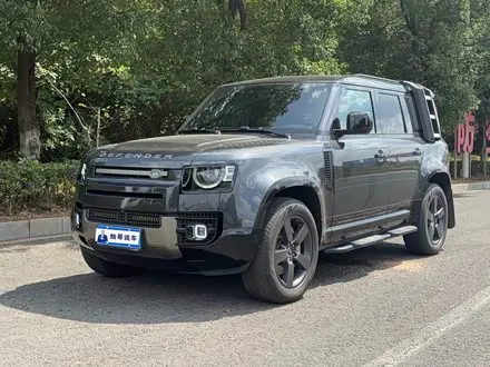 LAND ROVER DEFENDER 2024