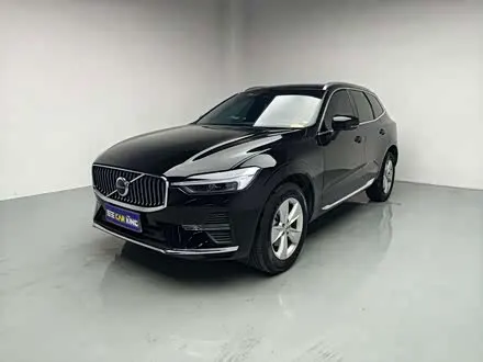 VOLVO XC60 2022