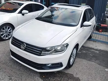 VOLKSWAGEN SANTANA 2017