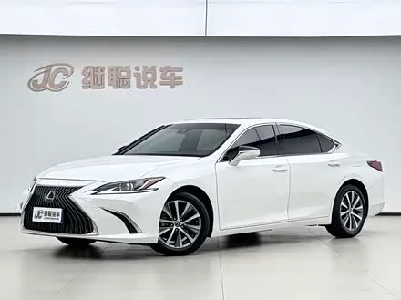 LEXUS ES 2018 — 36 000 км, Китай — под ключ — фото 1