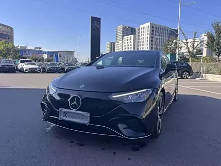MERCEDES-BENZ EQE 2025