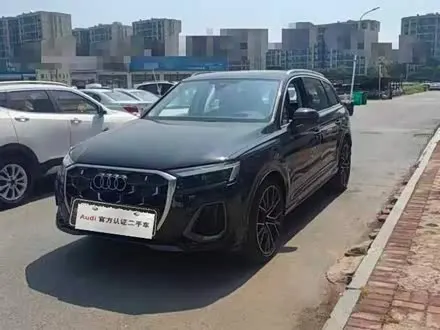 AUDI Q7 2025