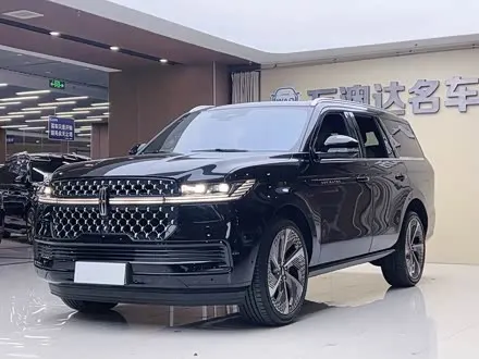 LINCOLN NAVIGATOR 2025