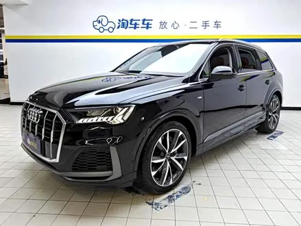 AUDI Q7 2021