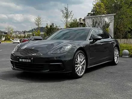 PORSCHE PANAMERA 2017