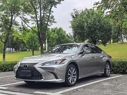 LEXUS ES 2018 — 98 000 км, Корея — под ключ — фото 1