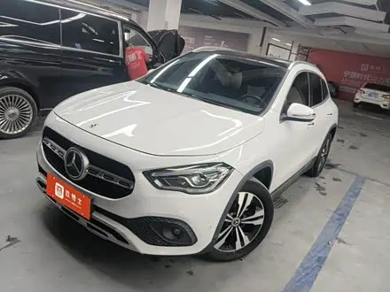 MERCEDES-BENZ GLA 2020