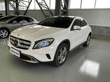 MERCEDES-BENZ GLA 2016