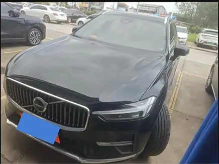 VOLVO XC60 2023