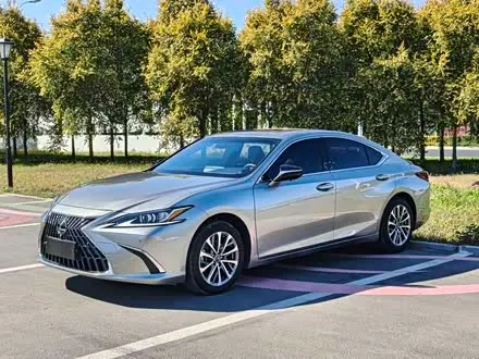 LEXUS ES 2020