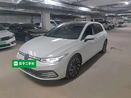 VOLKSWAGEN GOLF 2023