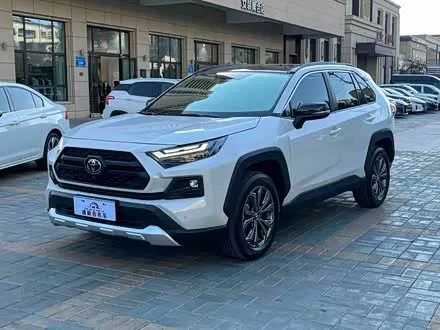 TOYOTA RAV4 2024