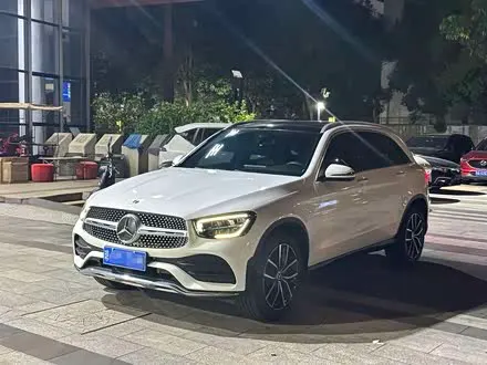 MERCEDES-BENZ GLC 2021
