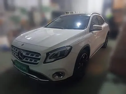 MERCEDES-BENZ GLA 2017
