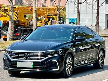 VOLKSWAGEN PASSAT 2023