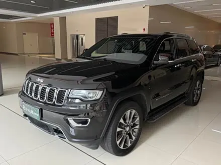 JEEP GRAND CHEROKEE 2017