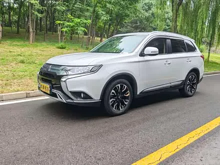 MITSUBISHI OUTLANDER — из Кореи под ключ