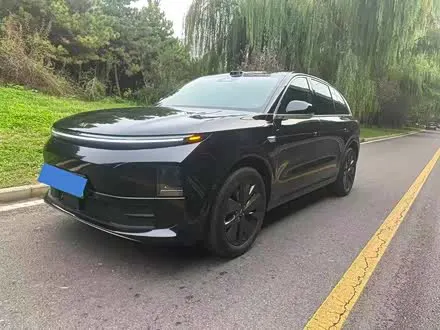 LI AUTO L6 2025