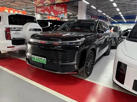 GEELY GALAXY M9 2025