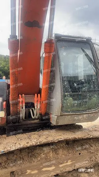 HITACHI ZX200-6 — из Китая