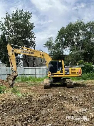 KOMATSU PC220-8M0 — из Китая под ключ