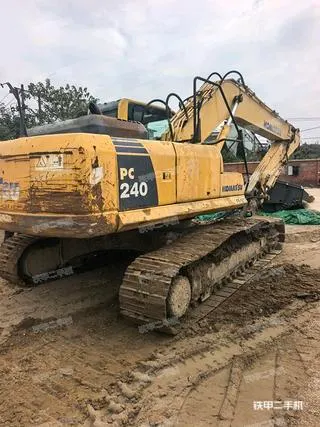 Komatsu PC240LC-8 — из Китая