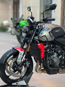 TRIUMPH TRIDENT 660 — из Китая