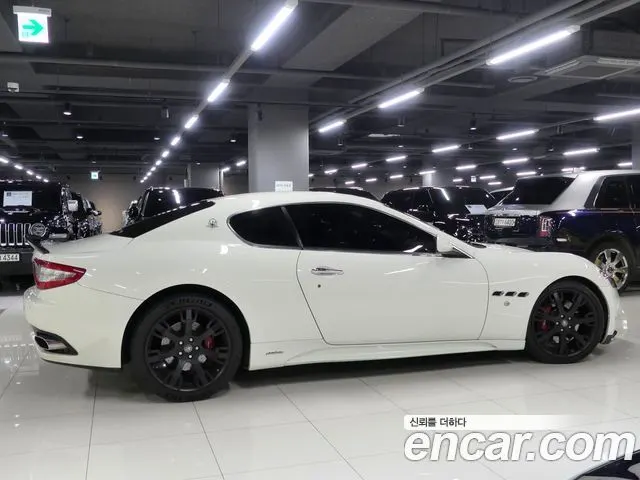 MASERATI GRANTURISMO 2009 — 37 700 км, белый, Корея — под ключ — фото 2