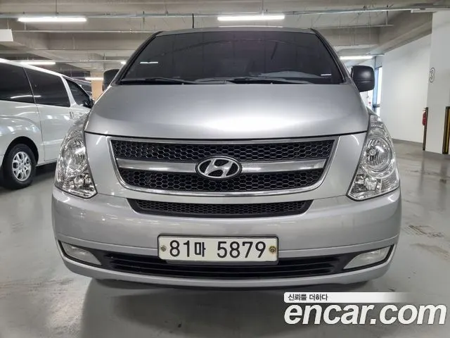 HYUNDAI GRAND STAREX 2016 — 195 162 км, серебристо-серый, Корея — под ключ — фото 1