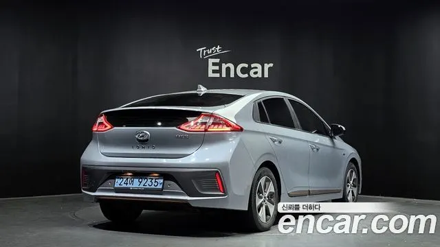 HYUNDAI IONIQ ELECTRIC 2018 — 109 437 км, светло-серебристый, Корея — под ключ — фото 2
