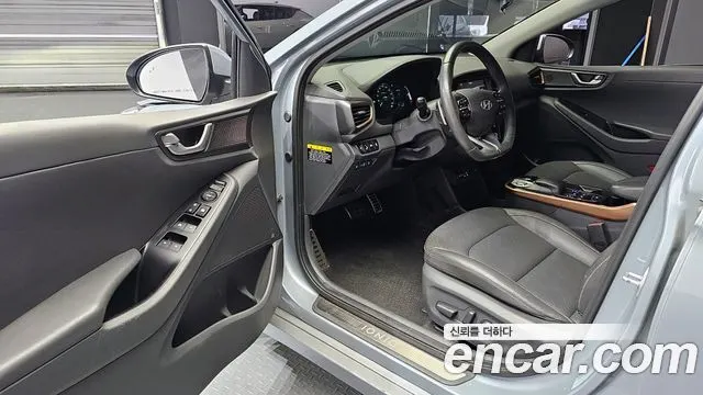 HYUNDAI IONIQ ELECTRIC 2018 — 109 437 км, светло-серебристый, Корея — под ключ — фото 11