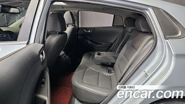 HYUNDAI IONIQ ELECTRIC 2018 — 109 437 км, светло-серебристый, Корея — под ключ — фото 12