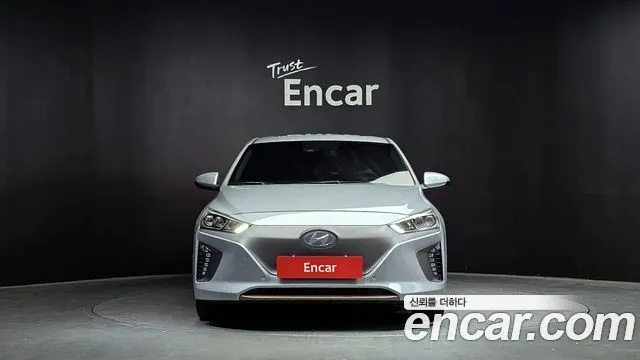 HYUNDAI IONIQ ELECTRIC 2018 — 109 437 км, светло-серебристый, Корея — под ключ — фото 3