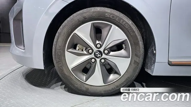 HYUNDAI IONIQ ELECTRIC 2018 — 109 437 км, светло-серебристый, Корея — под ключ — фото 5