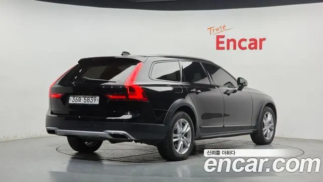 VOLVO V90 CROSS COUNTRY 2017 — 94 045 км, белый-перламутр, Корея — под ключ — фото 2