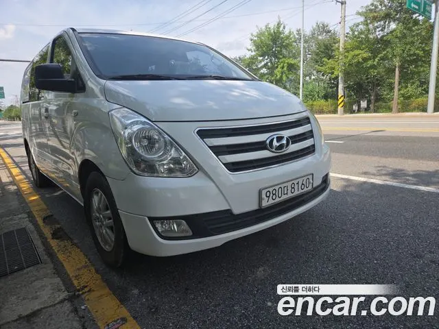 HYUNDAI GRAND STAREX 2017 — 200 000 км, белый, Корея — под ключ — фото 4