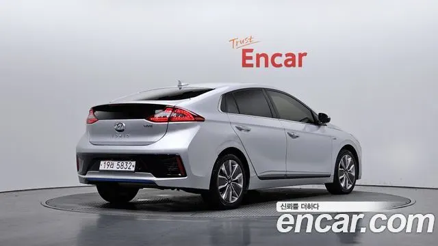 HYUNDAI IONIQ HYBRID 2019 — 64 942 км, серебристо-серый, Корея — под ключ — фото 2